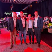 Juntos, seguimos construyendo el futuro de la odontología.